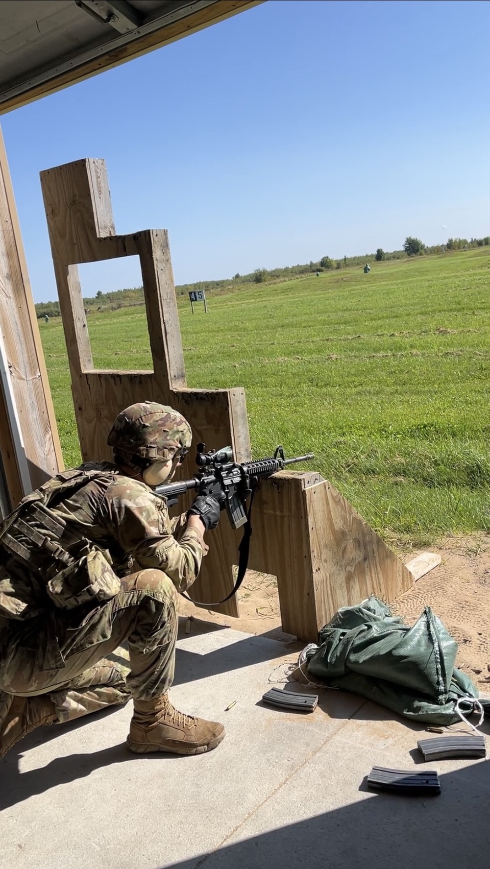 Alpine Soldier Qualifies with M4 Carbine