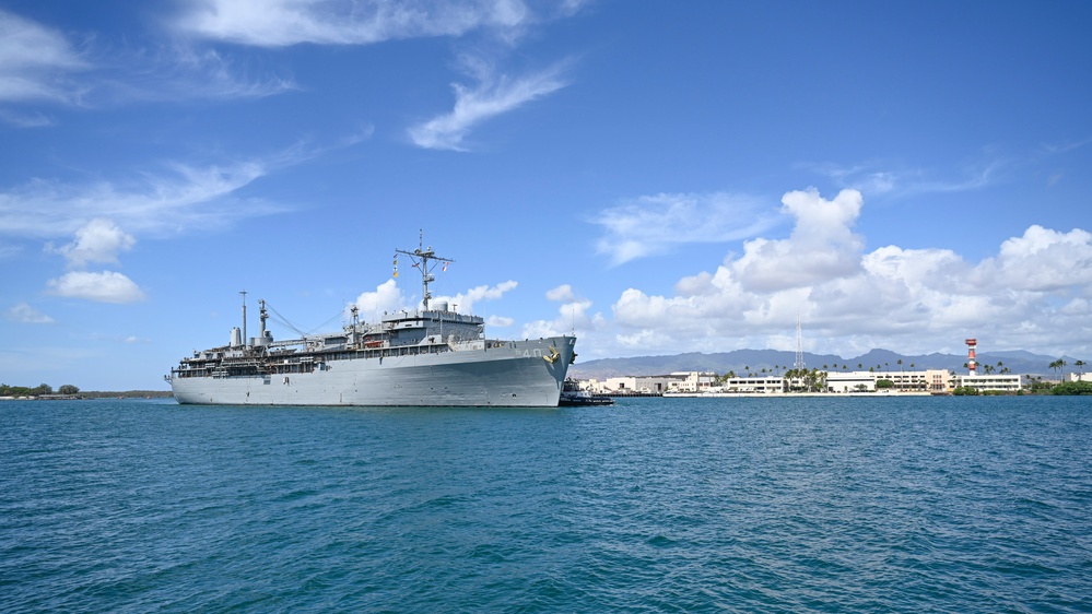 USS Frank Cable Arrives in Hawaii