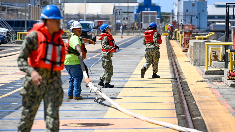 USS Frank Cable Arrives in Hawaii