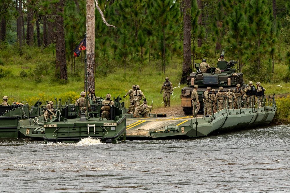 Raiders and Black Diamonds conduct wet gap crossing