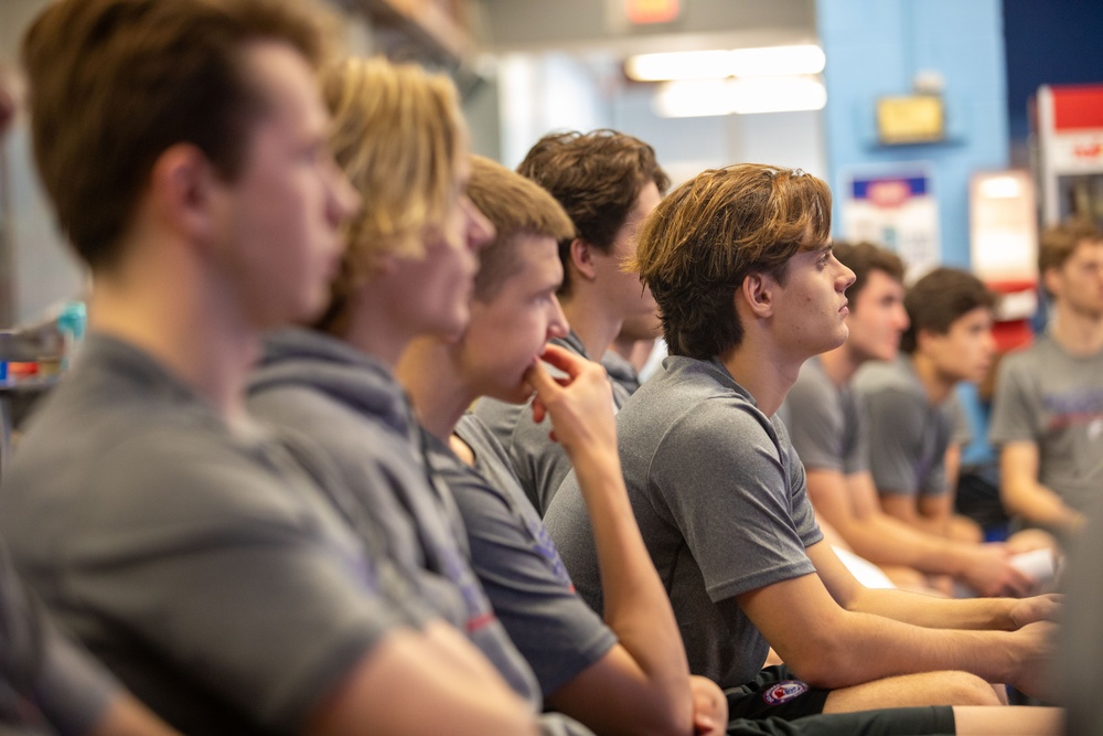 Des Moines Recruiting Company and Army Reserve units partner with Des Moines Buccaneers Hockey Team