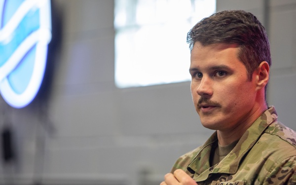 Des Moines Recruiting Company and Army Reserve units partner with Des Moines Buccaneers Hockey Team