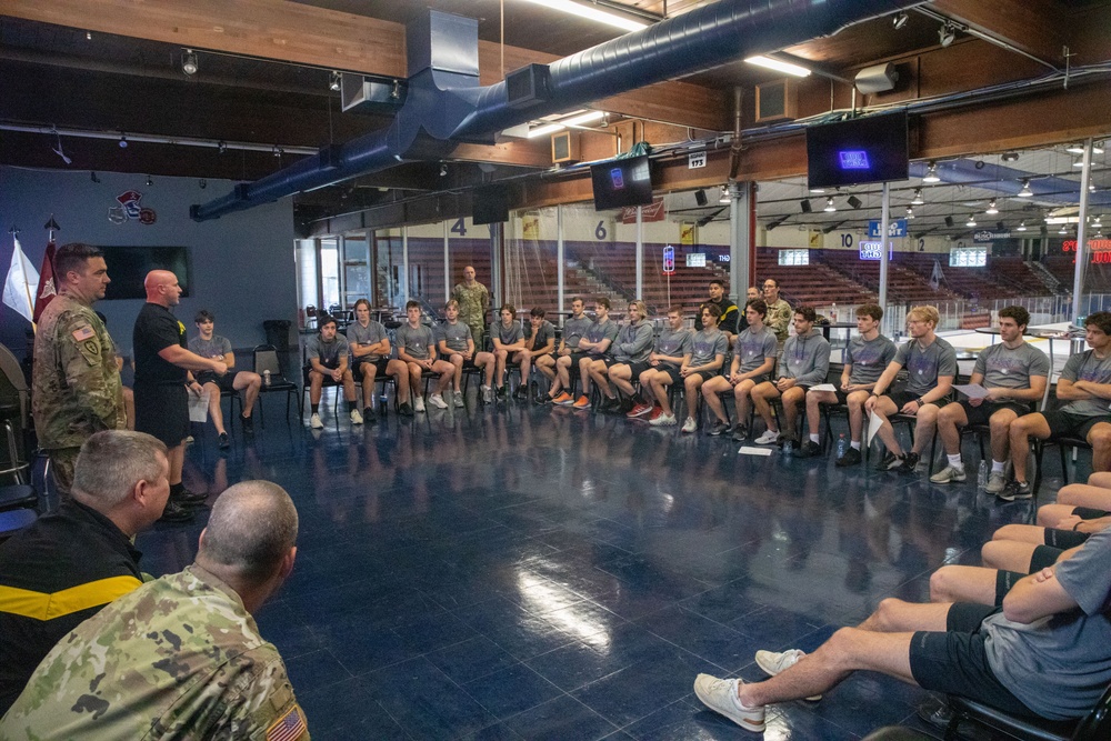 Des Moines Recruiting Company and Army Reserve units partner with Des Moines Buccaneers Hockey Team
