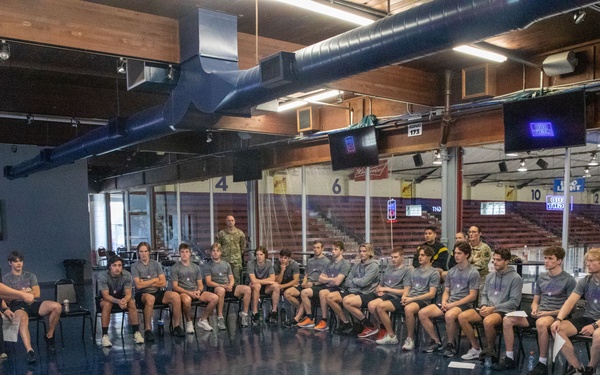 Des Moines Recruiting Company and Army Reserve units partner with Des Moines Buccaneers Hockey Team