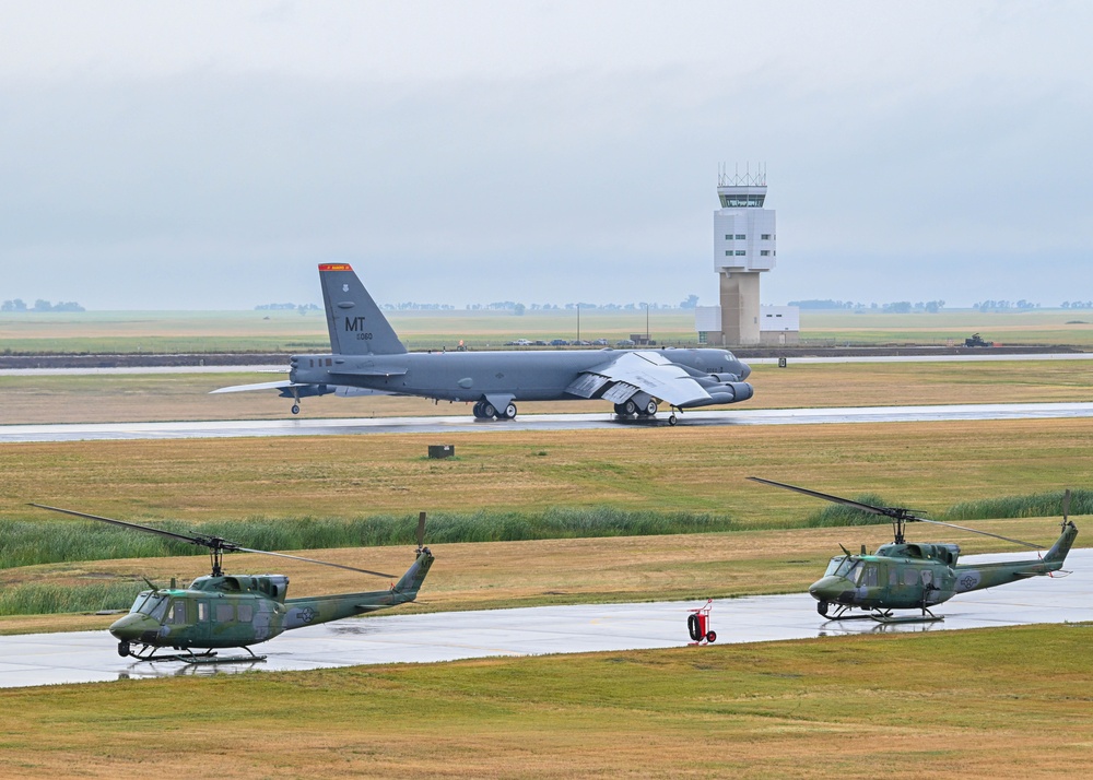 DVIDS - Images - B-52H Stratofortresses Take Off From Minot Air Force ...