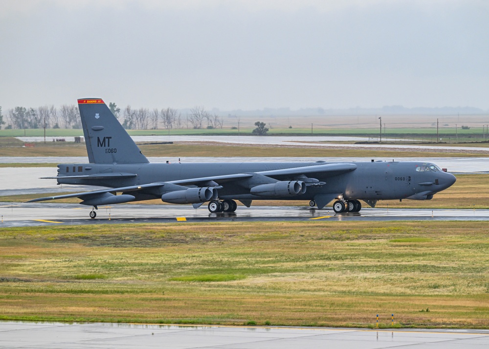 DVIDS - Images - B-52H Stratofortresses Take Off From Minot Air Force ...