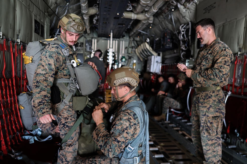 3d Reconnaissance Marines Low-Level Parachuting