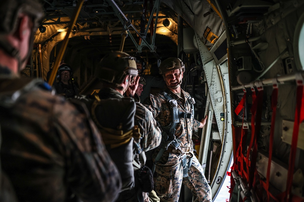 3d Reconnaissance Marines Low-Level Parachuting