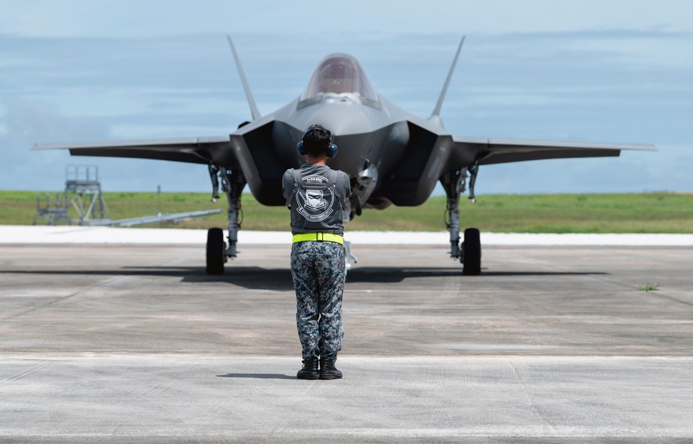 JASDF performs F-35 hot-pit refuel at Andersen AFB
