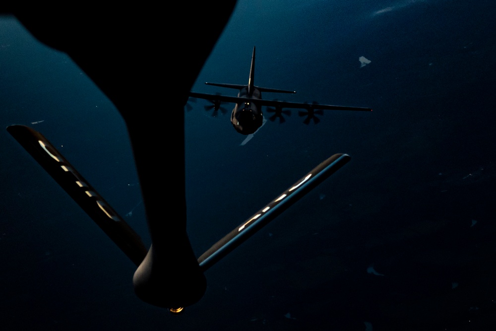 121st refuels C-130 Hercules