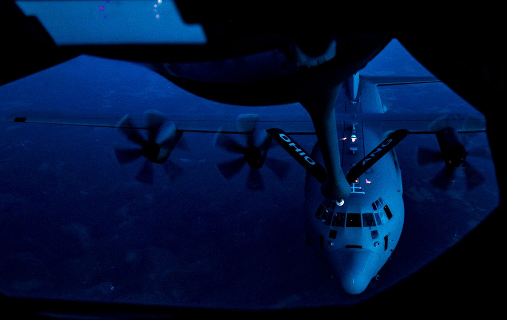 121st refuels C-130 Hercules