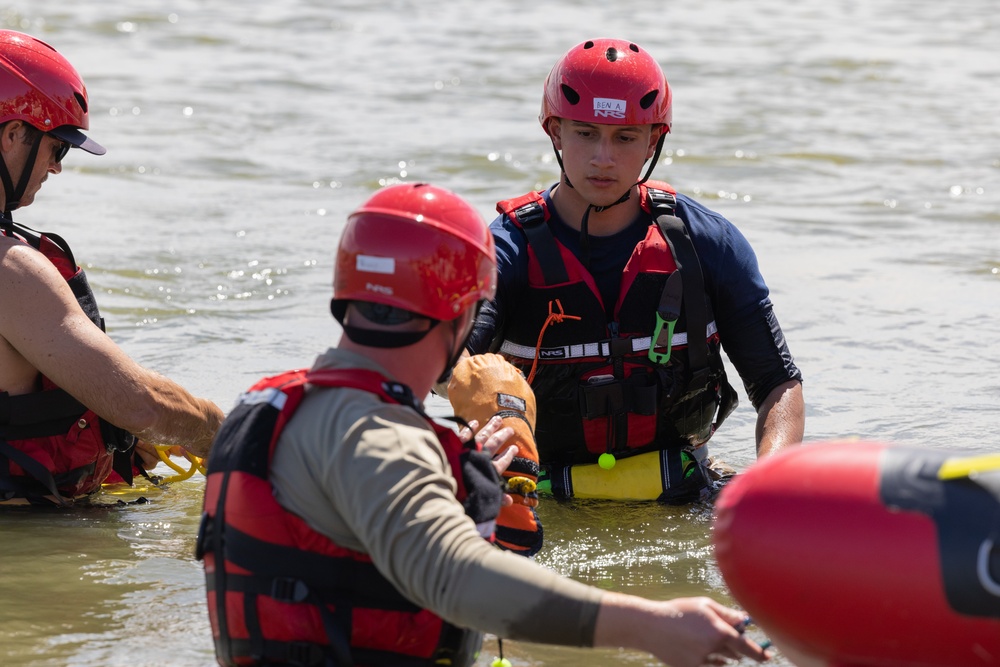 MCAS Yuma Marines conduct Swift Water Rescue Training instructions