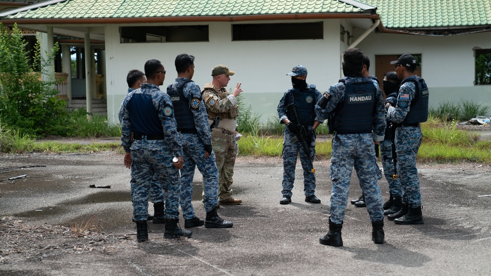 U.S., Malaysia Conduct Bilateral Tactical Training