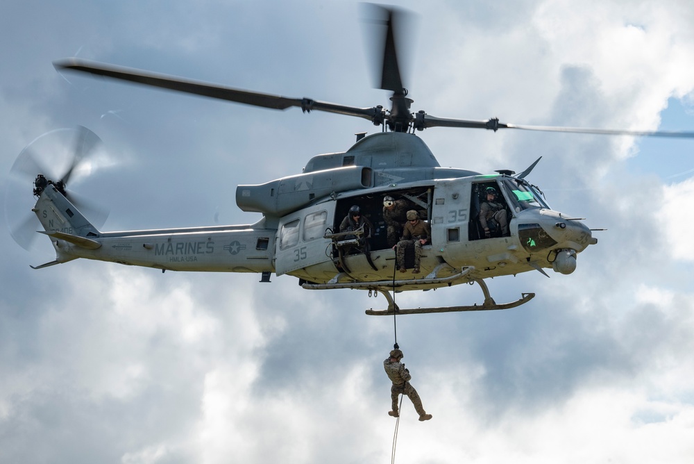 HMLA-169 | SPIE Rigging, Fast Rope, and Rappel Training