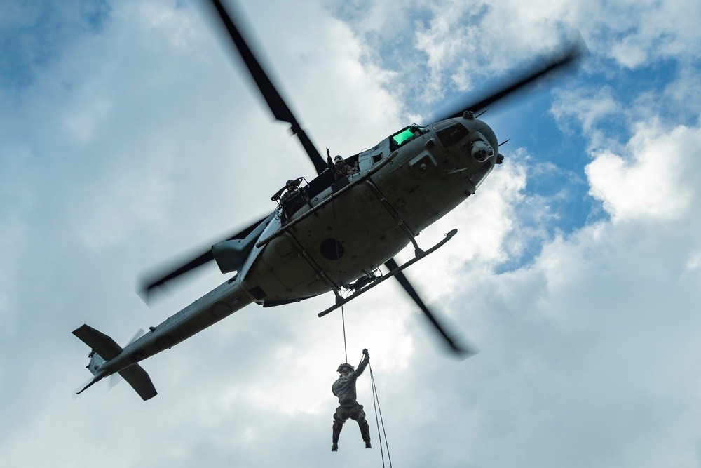 HMLA-169 | SPIE Rigging, Fast Rope, and Rappel Training