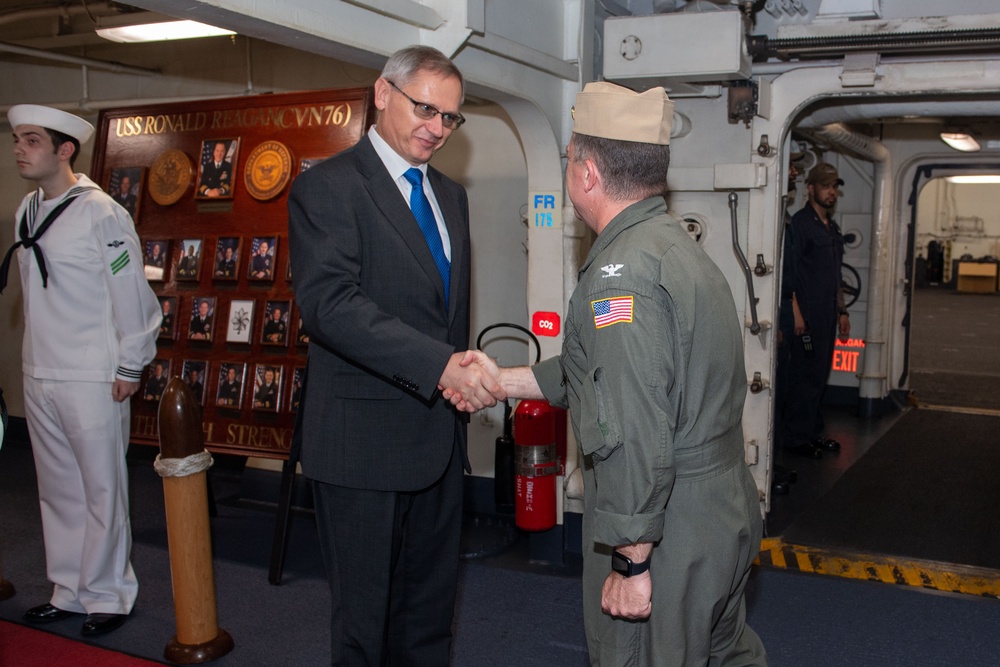 USS Ronald Reagan (CVN 76) hosts the Croatia’s Ambassador to Japan and Commander, Navy Region Japan