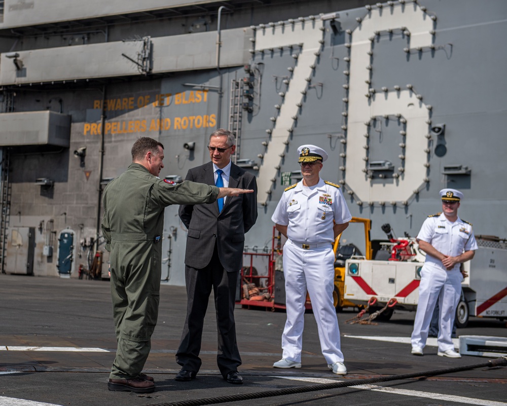 USS Ronald Reagan (CVN 76) hosts the Croatia’s Ambassador to Japan and Commander, Navy Region Japan