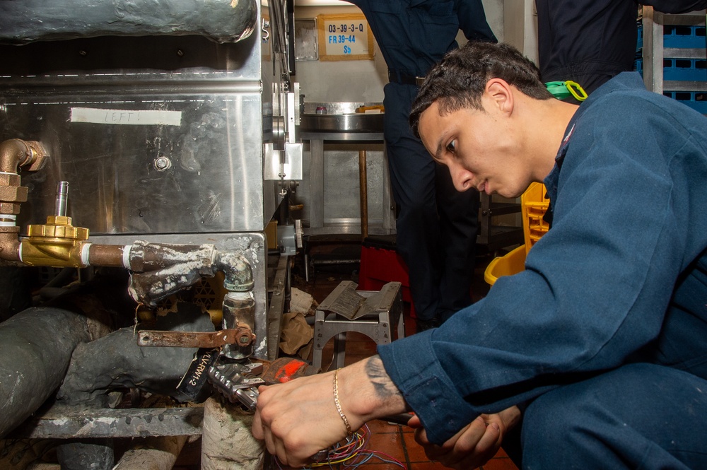 USS Ronald Reagan (CVN 76) Sailors install dishwasher