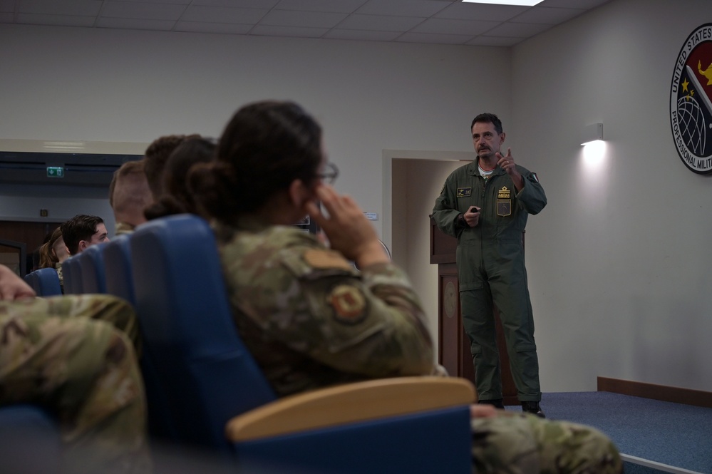 Maj. Gen. Del Bene Speaks to ALS Students