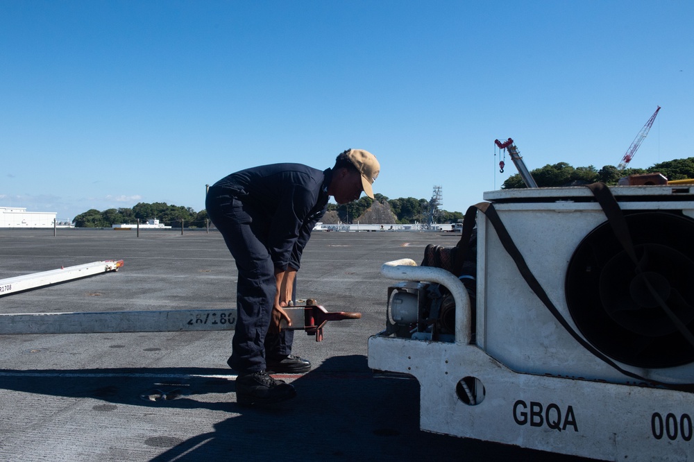 USS Ronald Reagan (CVN 76) Sailors conduct daily maintenance