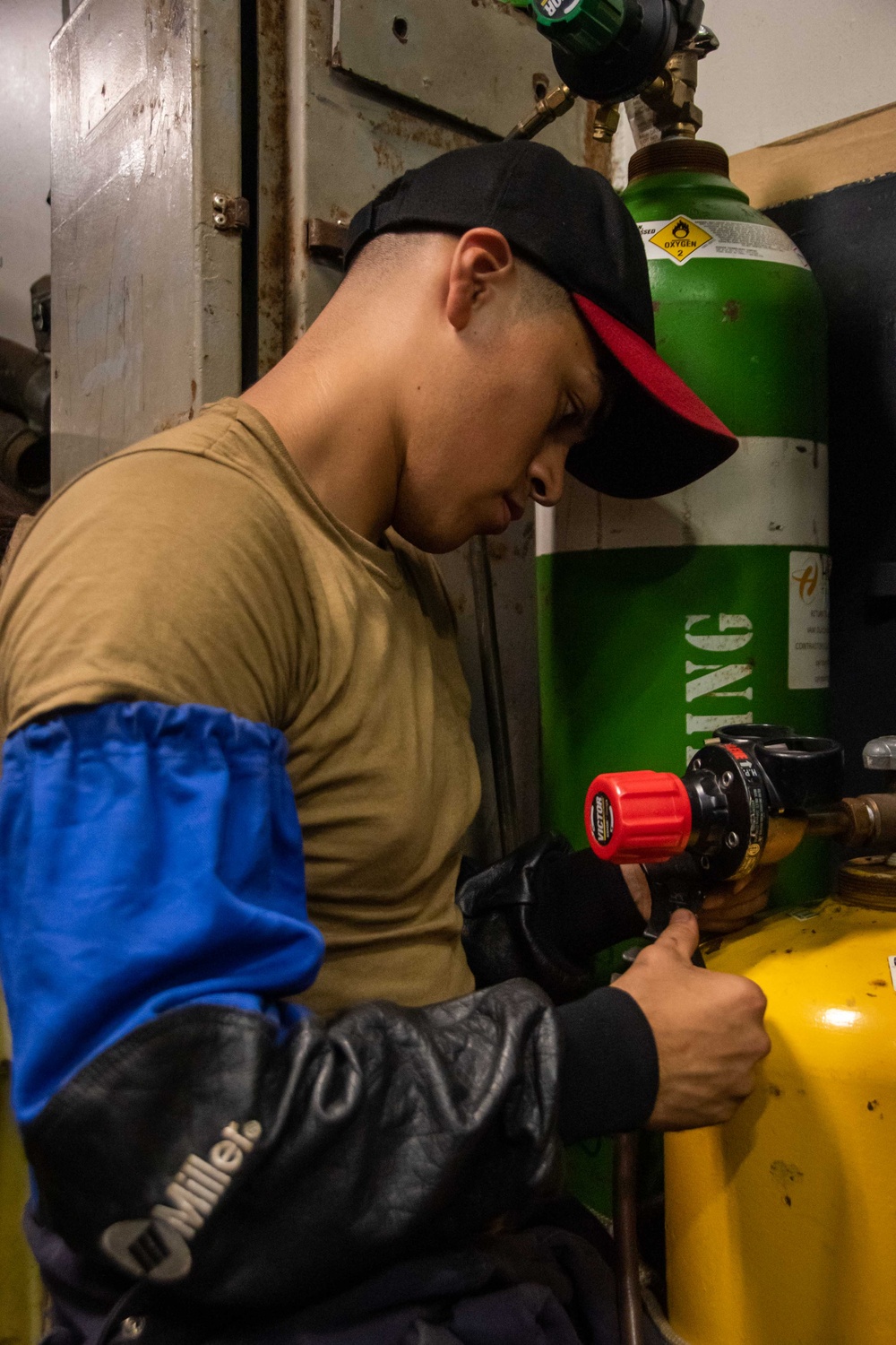USS Ronald Reagan (CVN 76) Sailors change lube oil cap