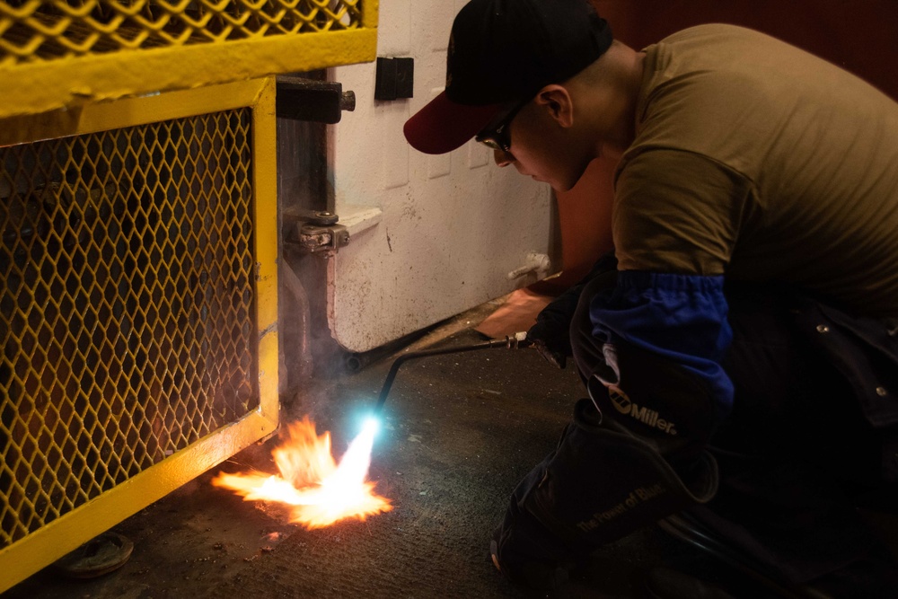 USS Ronald Reagan (CVN 76) Sailors change lube oil cap