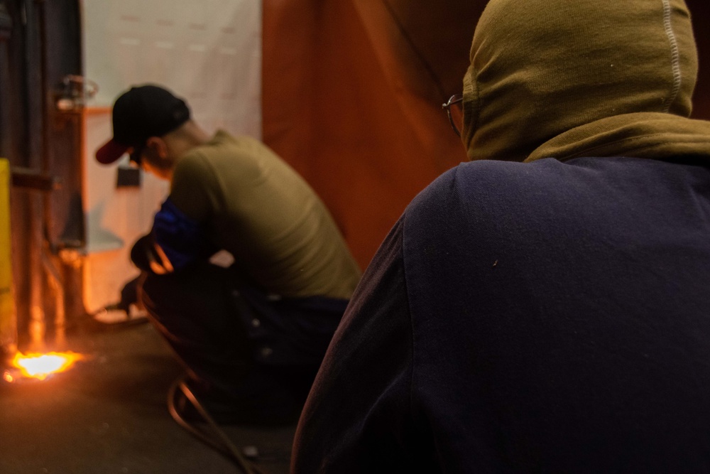 USS Ronald Reagan (CVN 76) Sailors change lube oil cap