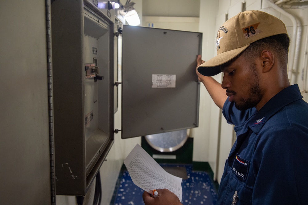 USS Ronald Reagan (CVN 76) Sailors conduct daily maintenance