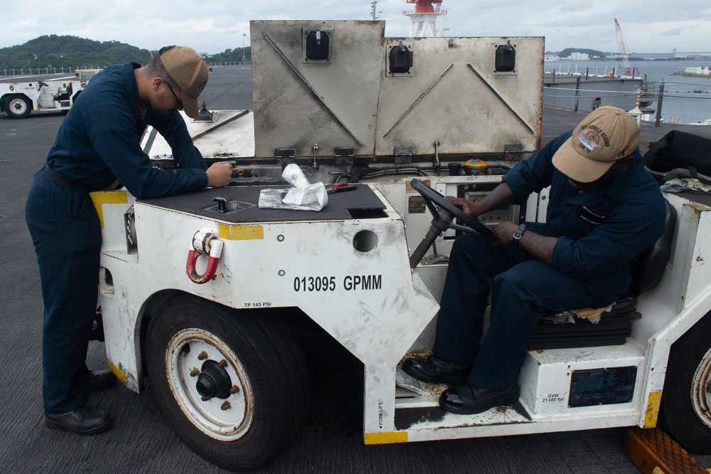 USS Ronald Reagan (CVN 76) Sailors conduct flight deck maintenance