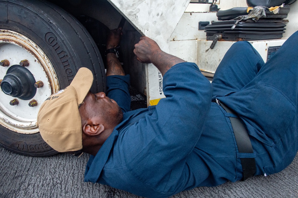 USS Ronald Reagan (CVN 76) Sailors conduct daily maintenance