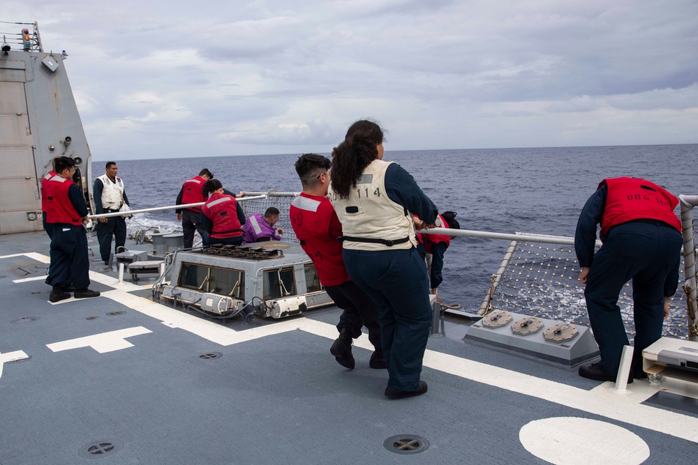 DVIDS - Images - USS Ralph Johnson conducts VERTREP. [Image 5 of 7]