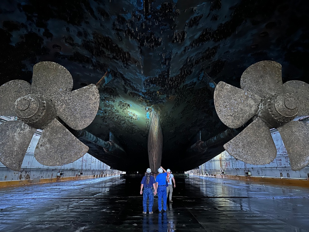 USS Arlington enters dry dock