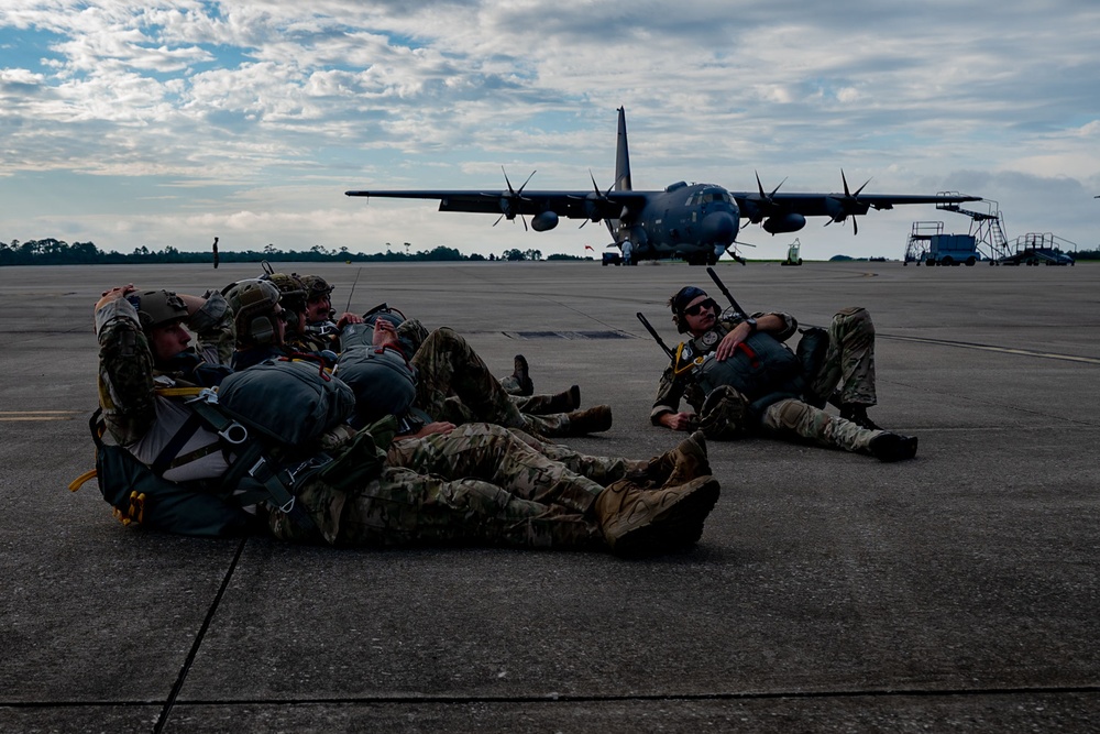 Crews conduct four-ship formation flight, jump operations for JCOC