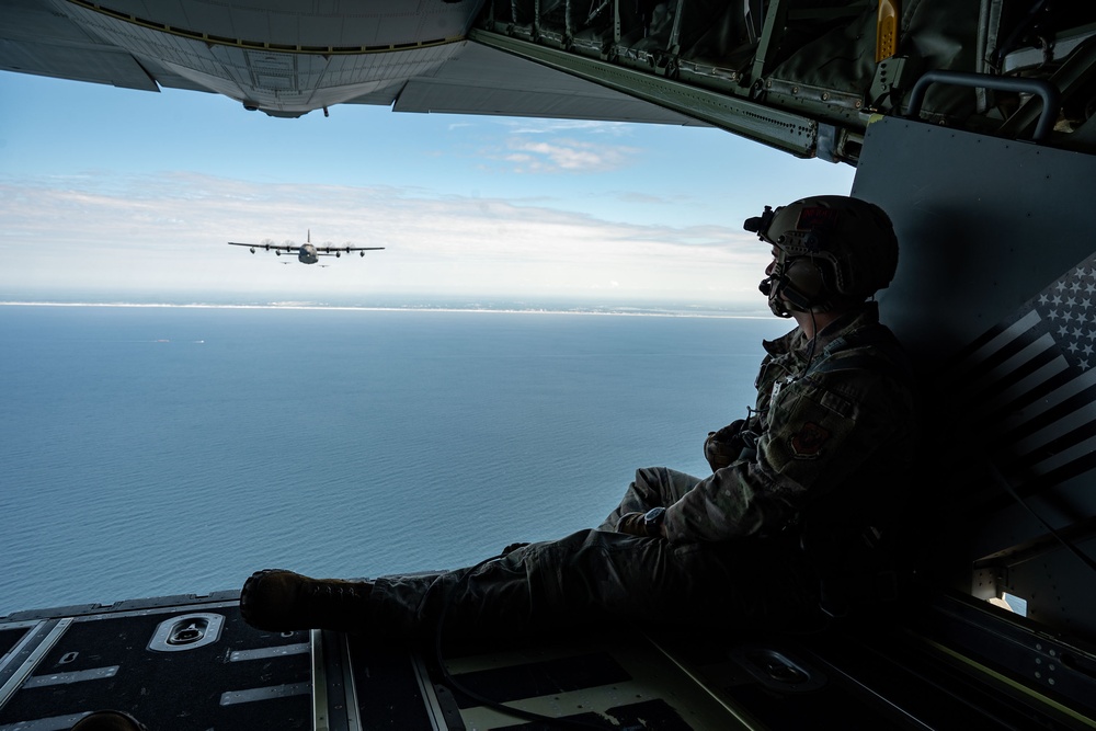 Crews conduct four-ship formation flight, jump operations for JCOC