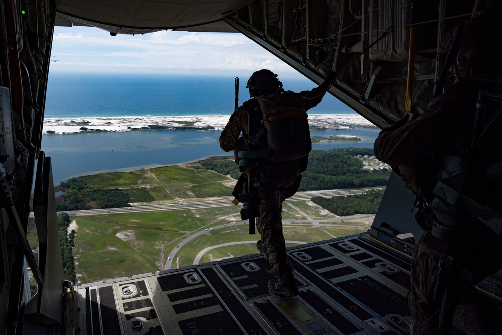 Crews conduct four-ship formation flight, jump operations for JCOC