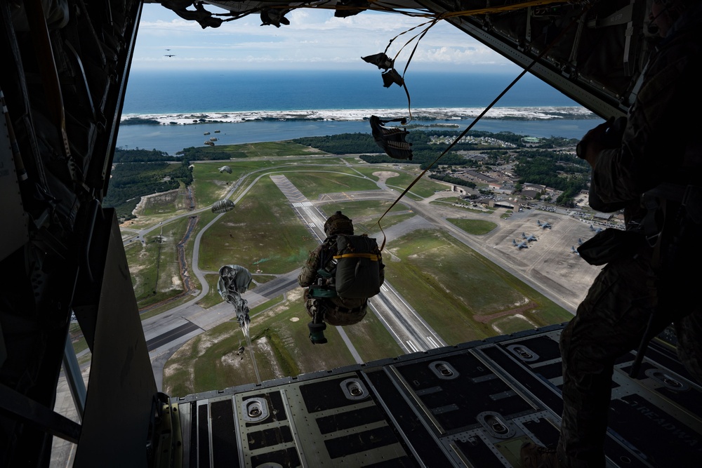 Crews conduct four-ship formation flight, jump operations for JCOC
