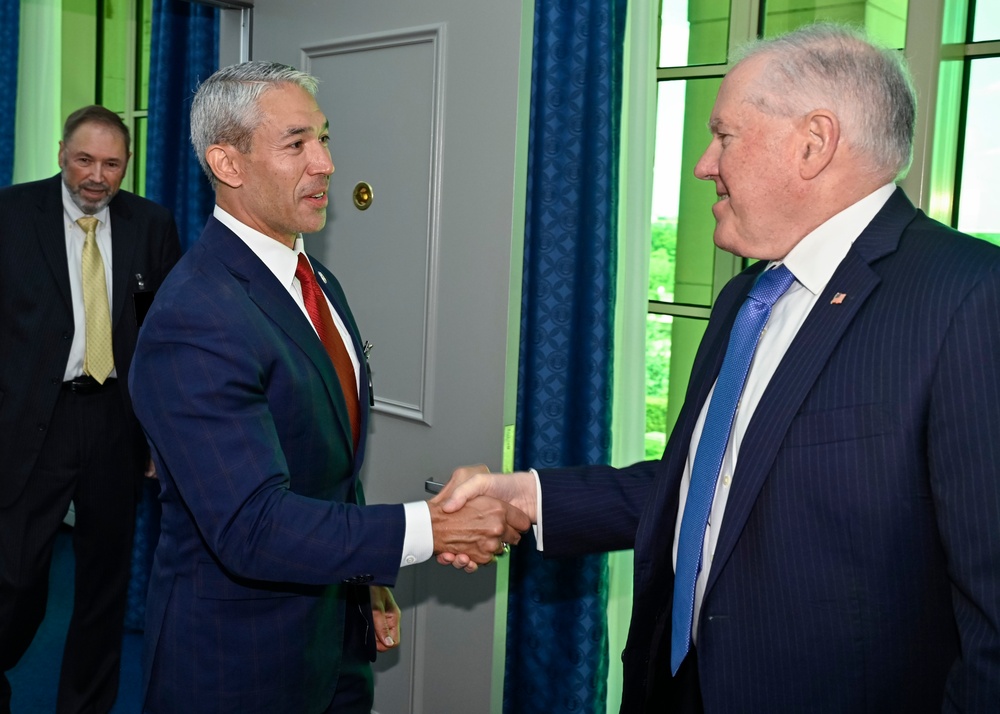 SecAF Kendall meets San Antonio Mayor Nirenberg