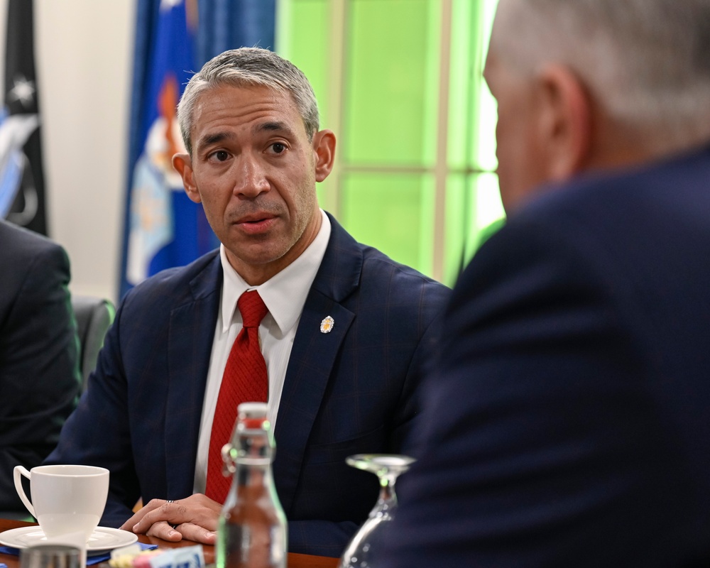 SecAF Kendall meets San Antonio Mayor Nirenberg