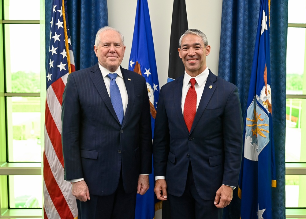 SecAF Kendall meets San Antonio Mayor Nirenberg
