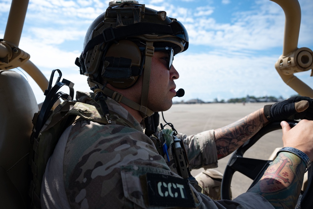 Crews conduct four-ship formation flight, jump operations for JCOC