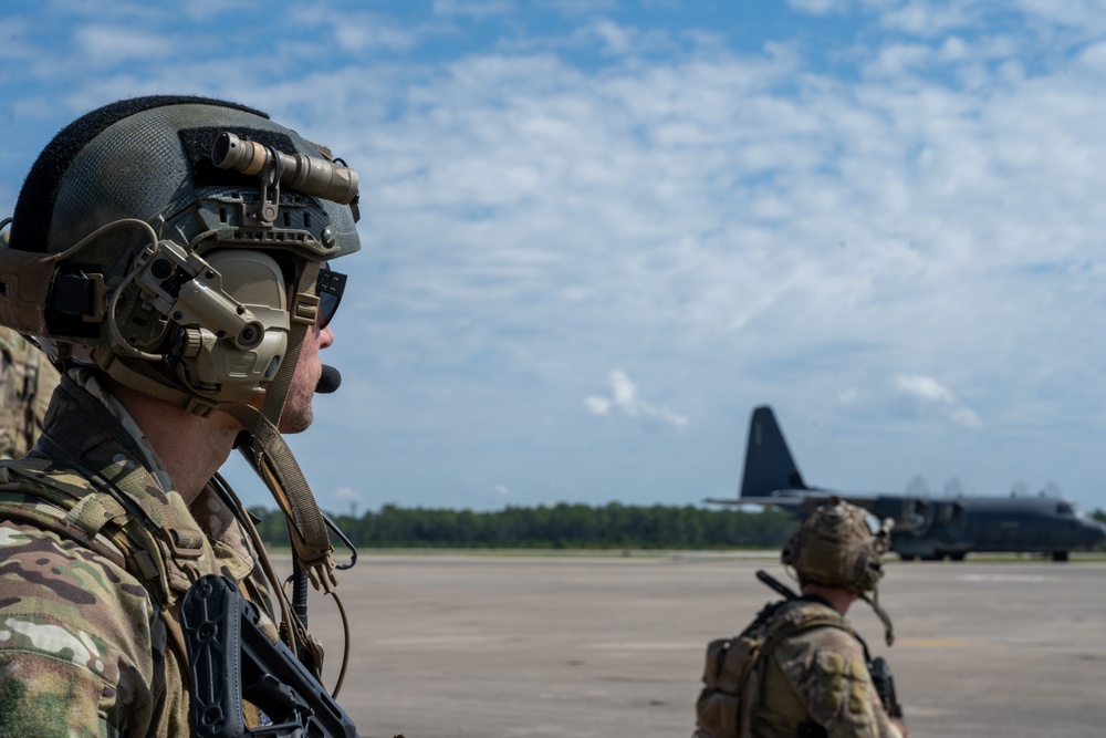 JCOC immerses in mock-deployment demonstration at Hurlburt Field