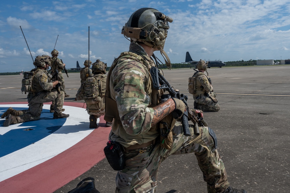 JCOC immerses in mock-deployment demonstration at Hurlburt Field