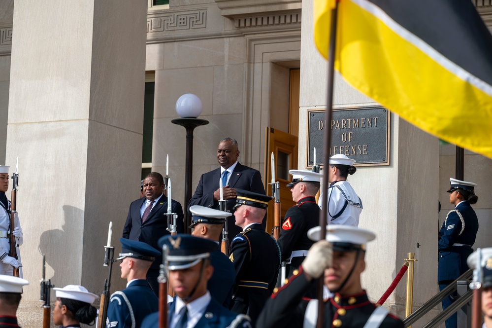 SD Lloyd J. Austin III hosts Mozambique President for Bilateral Meeting