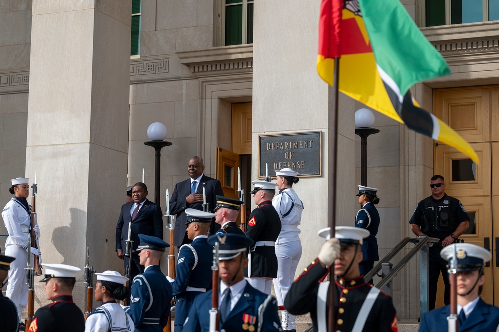 SD Lloyd J. Austin III hosts Mozambique President for Bilateral Meeting