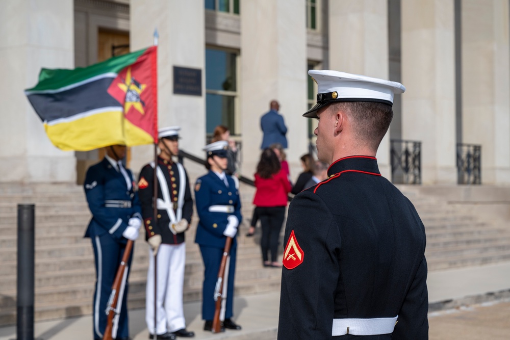 SD Lloyd J. Austin III hosts Mozambique President for Bilateral Meeting