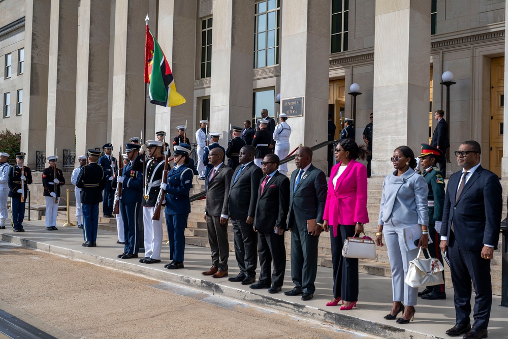 SD Lloyd J. Austin III hosts Mozambique President for Bilateral Meeting