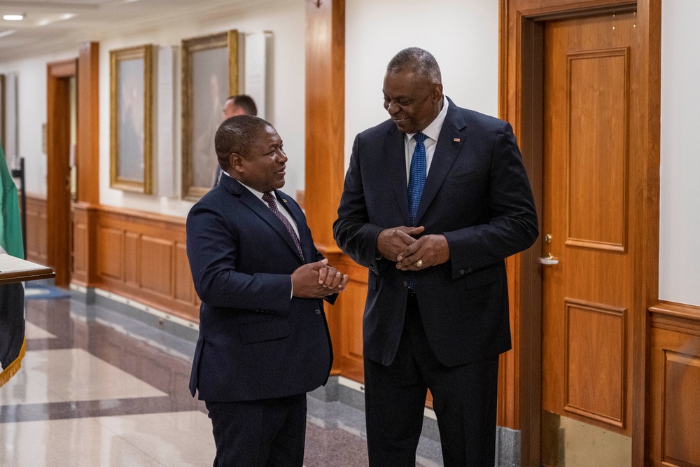 SD Lloyd J. Austin III hosts Mozambique President for Bilateral Meeting