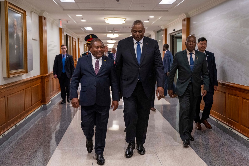 SD Lloyd J. Austin III hosts Mozambique President for Bilateral Meeting