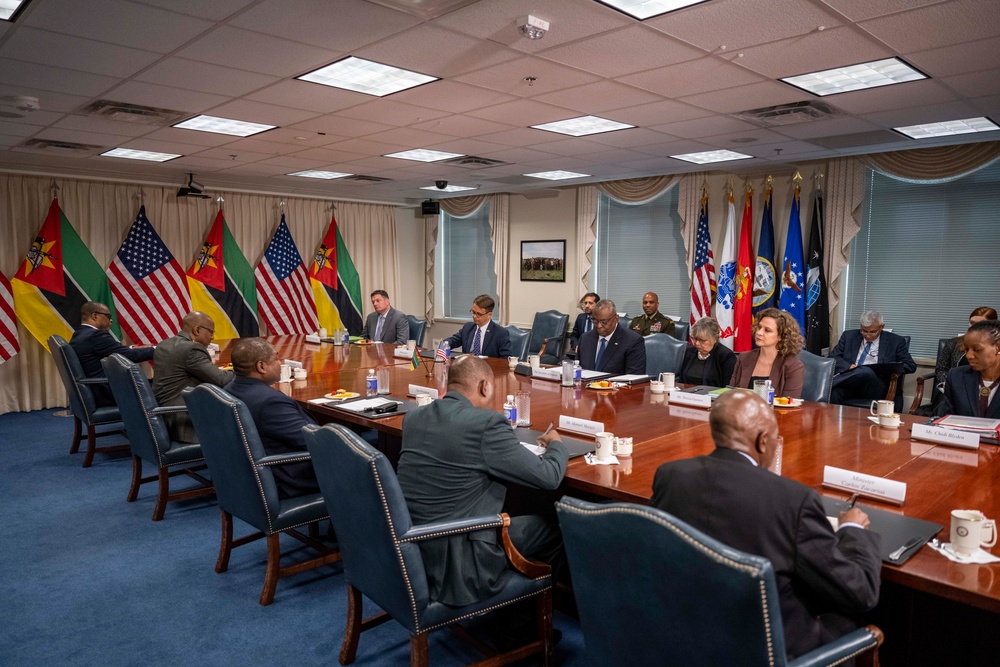 SD Lloyd J. Austin III hosts Mozambique President for Bilateral Meeting