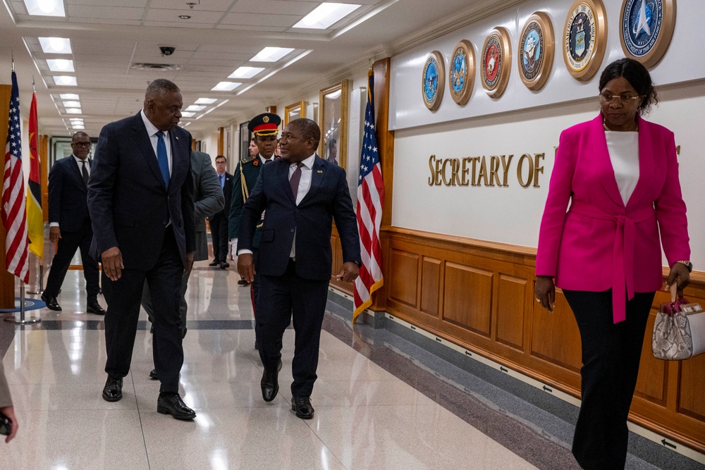 SD Lloyd J. Austin III hosts Mozambique President for Bilateral Meeting